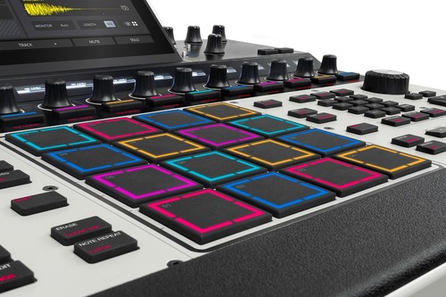 זוית נוספת akai professional mpc xl