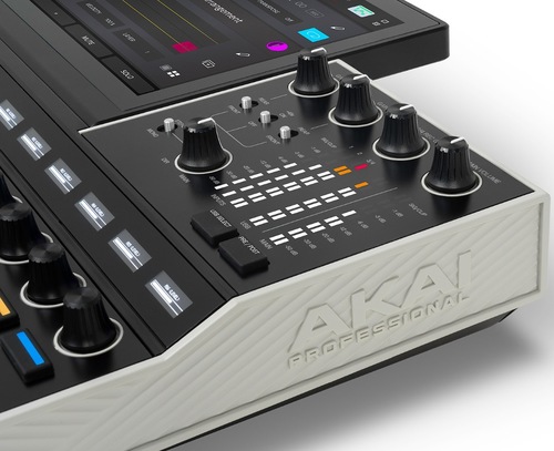 זוית נוספת akai professional mpc xl