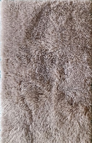 פיונה שטיח שאגי אבן