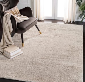 פיונה שטיח שאגי בז