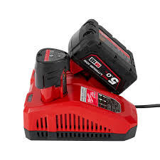 מטען מהיר לסוללות 18V + 12V מבית Milwaukee מילווקי (ללא סוללות) M12-18FC