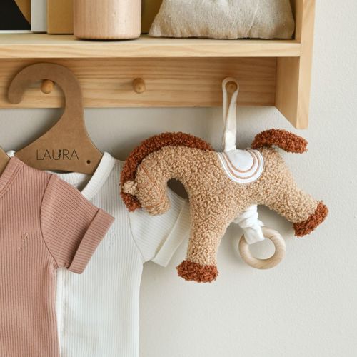 בובת רעשן מנגן טדי לורה סוויסרה Rocking horse