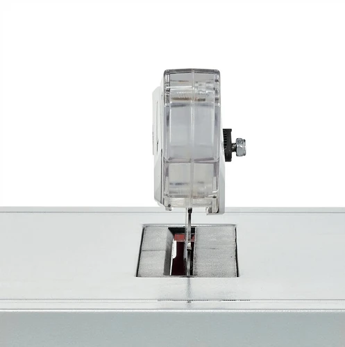 מגן להב שקוף של Einhell TC-TS 210 במצב ישר - תצוגת מגן להב מעל הלהב