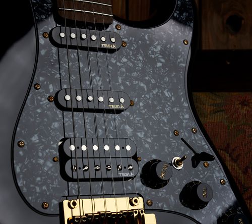 גיטרה חשמלית   Gopherwood (Korea) S classic V Alnico 5 (Alder) Jet Black H-S-S
