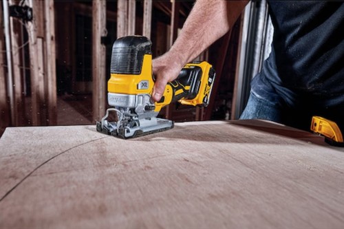 מסור אנכי / ג'קסון נטען ללא פחמים 20V (גוף בלבד)  DEWALT  DCS335