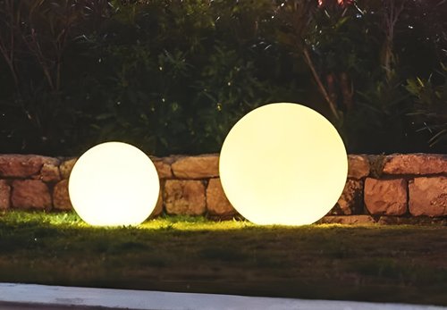 רגע לפני שקונים: 5 דגשים קריטיים לבחירת תאורת גינה סולארית איכותית