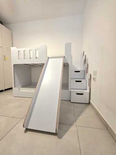 מיטת קומותיים דגם מאיה עם מדרגות עליה למיטה