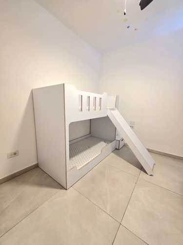 מיטת קומותיים דגם מאיה עם מדרגות עליה למיטה