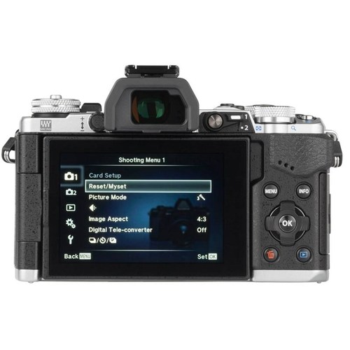 OM-D E-M5 II Kit (Silver) with ED 12-50mm f3.5-6.3 EZ