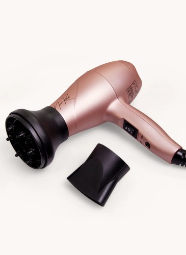 STYLING STARTER SET – ערכת מיני לעיצוב השיער הכוללת מייבש, מחליק ומסלסל + תיק ואביזרים | Noa Kirel Beauty