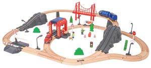 סט רכבת עץ עם קטר חשמלי, תחנת כיבוי ואביזרים 70 חלקים