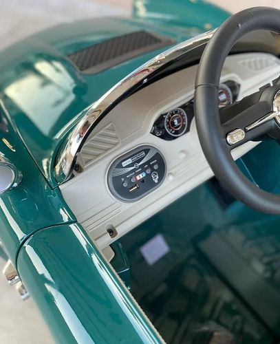 מכונית מרצדס-בנץ וינטג' חשמלית 12V לילדים עם אורות, שלט רחוק ודלתות נפתחות - ירוק