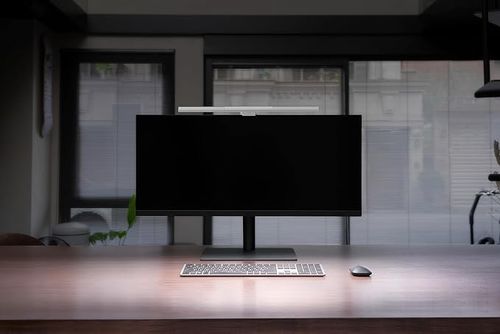 בר תאורה למסך BenQ ScreenBar Pro Monitor Light Bar Sliver