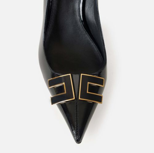 Leather pump with logo detail