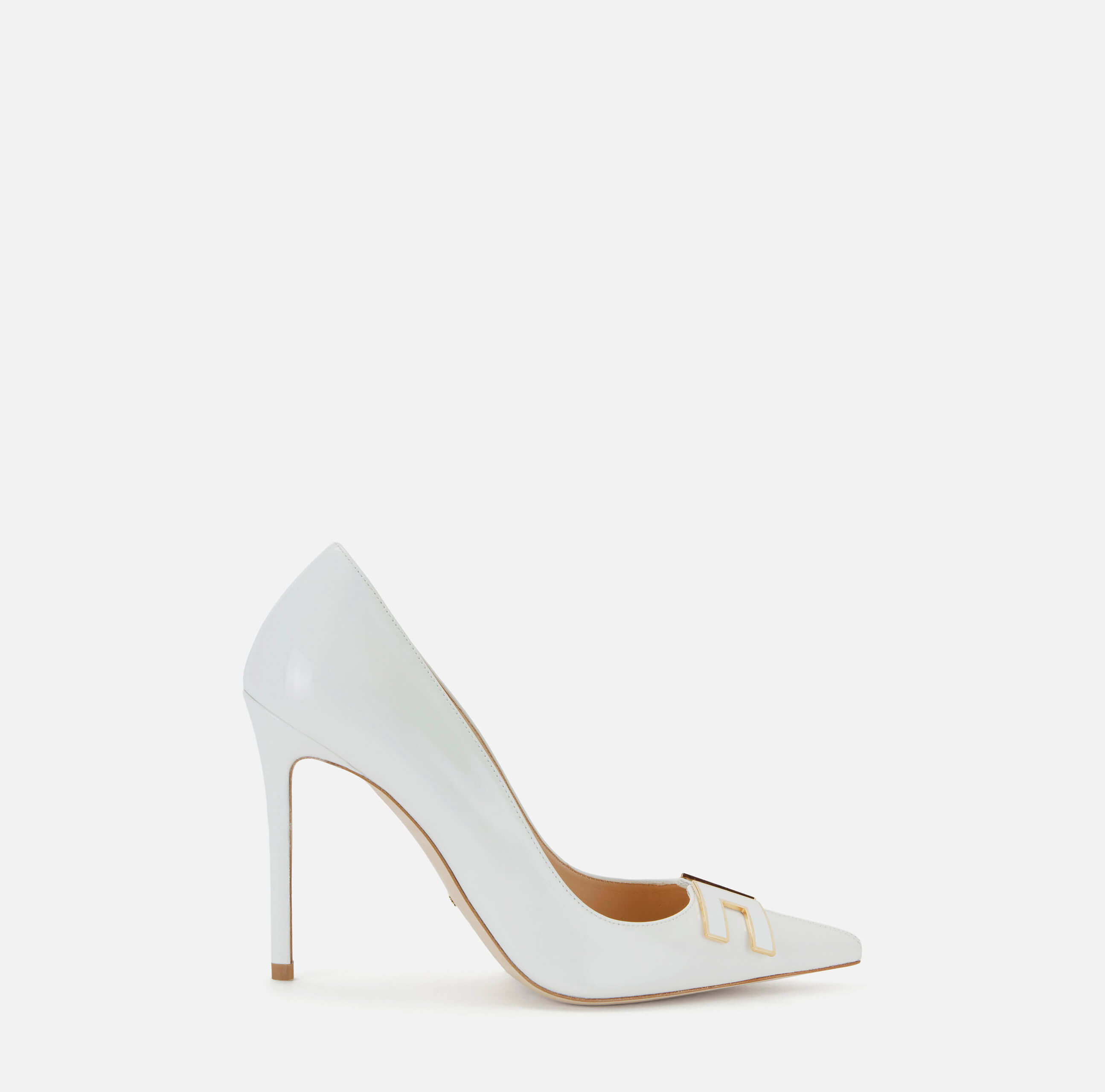 Leather pump with logo detail