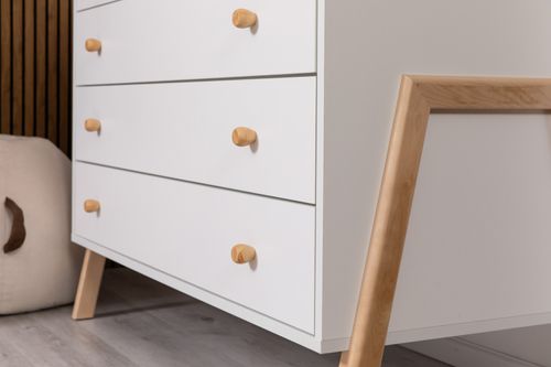 שידת תינוק רחבה ליסה עם מסילות טריקה שקטה - לבן בשילוב עץ