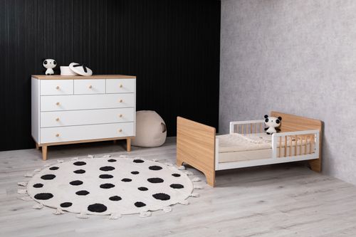 חדר תינוק ניקי עם מיטת תינוק דגם קורטני 2 ב 1 הופכת למיטת מעבר (טריקה שקטה)