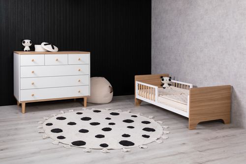 חדר תינוק ניקי עם מיטת תינוק דגם קורטני 2 ב 1 הופכת למיטת מעבר (טריקה שקטה)