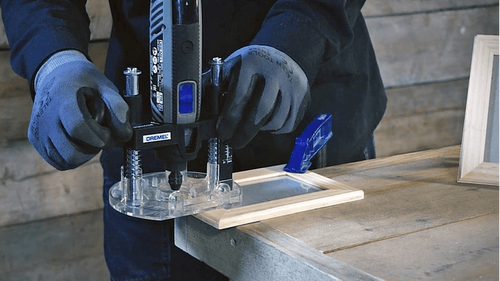 אביזר ראוטר צלילה Dremel 335-01 - מערכת ראוטינג מקצועית עם בסיס שקוף ומדריכי קצה ומעגל לעבודות נגרות מדויקות