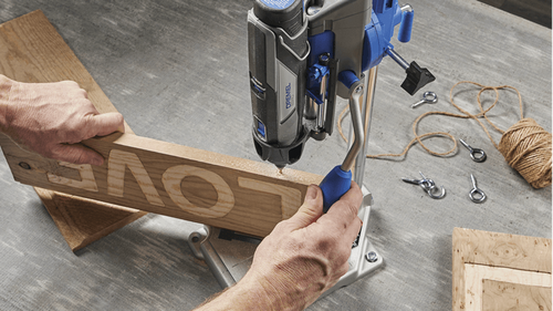 תחנת עבודה Dremel 220-01 WorkStation - מקדחה רב-תכליתית 3 ב-1 עם מעמד טלסקופי ובסיס מתכת יציב לפרויקטים מדויקים