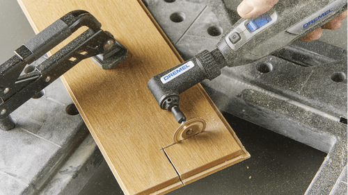 אביזר זווית ישרה Dremel 575 - מבט כללי על האביזר הקומפקטי עם ראש זווית 90 מעלות למכשירי רוטרי Dremel
