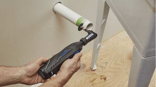 אביזר זווית ישרה Dremel 575 - מבט כללי על האביזר הקומפקטי עם ראש זווית 90 מעלות למכשירי רוטרי Dremel