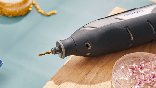 סט מקדחי קדח Dremel 628HP - 7 מקדחים מצופי טיטניום בגדלים שונים עם נרתיק אחסון לקידוח מדויק בעץ פלסטיק ומתכות רכות