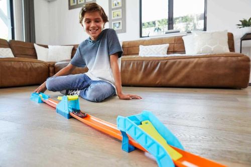 מסלול מסדרת Truck Builder Unlimited ומכונית - קפיצה ארוכה
