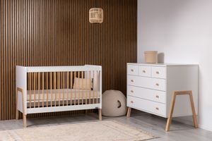 חדר תינוק ליסה עם מיטת תינוק 2 ב 1 הופכת למיטת מעבר (טריקה שקטה)