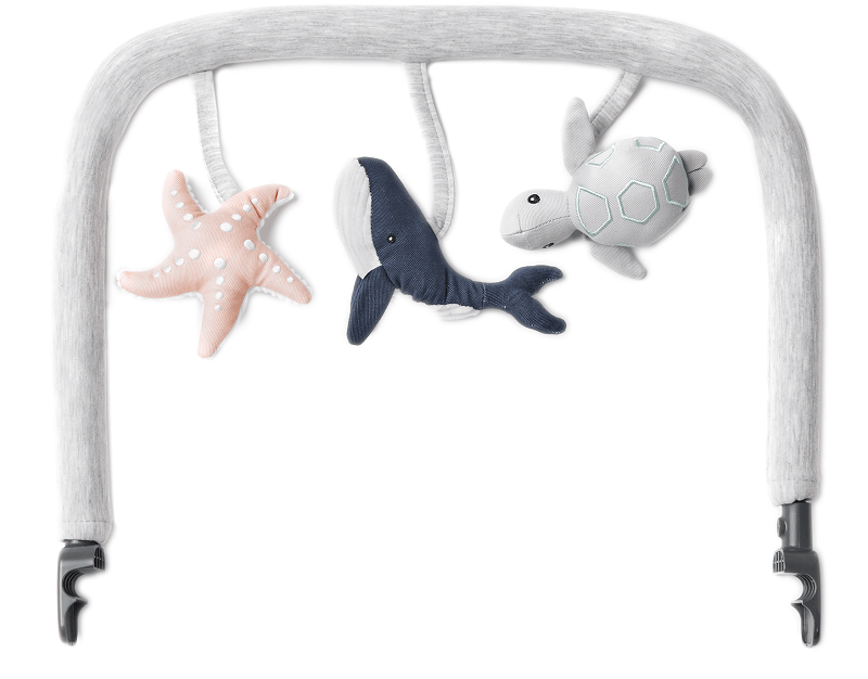 קשת צעצועים לטרמפולינת evolve מבית Ergobaby  – אפור בהיר