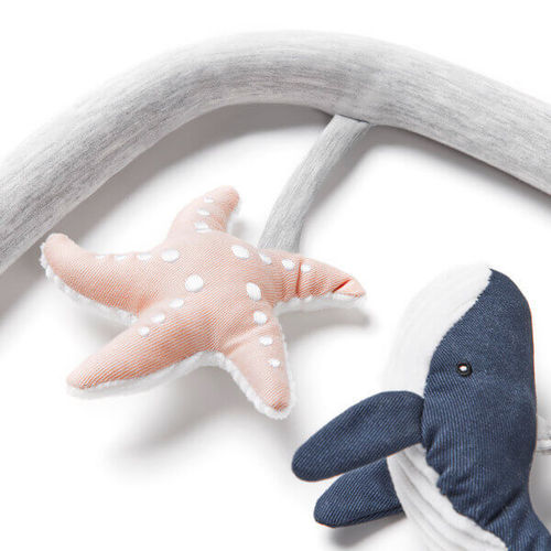 קשת צעצועים לטרמפולינת evolve מבית Ergobaby  – אפור בהיר