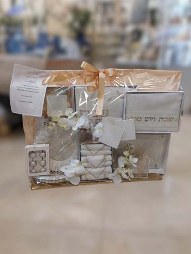 עיצוב שולחן שבת אלגנטי ועשיר