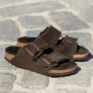כפכף BIRKENSTOCK ARIZONA אפור מידות 37-41 לנשים בגוון חום זמש
