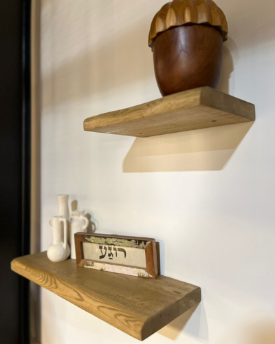 מדף צף עץ אלון אסיאתי 56*20 ס