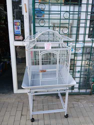 כלוב יוקרתי ועמיד לתוכים גדולים : מברזל עבה עם פתח משחק עליון ומערכת מגשים תחתונה עם חצאית 