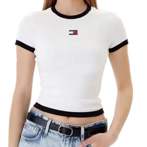 חולצה TOMMY JEANS מידות XS-XL לנשים בגוון לבן עם עיטור נייבי