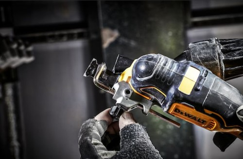 מולטיטול נטען 18V ללא פחמים (גוף בלבד) DEWALT  + אביזרים