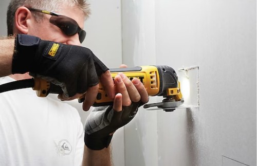מולטיטול נטען 18V ללא פחמים (גוף בלבד) DEWALT  + אביזרים