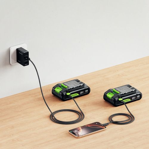 סוללה נטענת Greenworks PA200 BA2420CA1 24V 2Ah עם יציאת USB-C דו-כיוונית ו-4 נוריות LED לבדיקת רמת טעינה - פתרון מתקדם לכלי עבודה ופאוור בנק