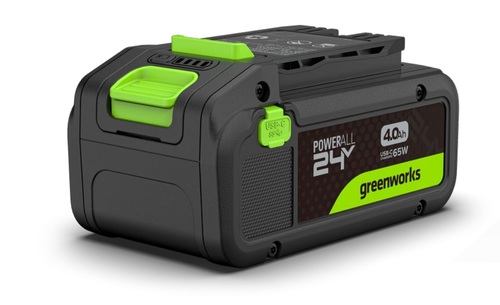 קיט התנעה Greenworks K2S2BEAA1 24 וולט - סוללה 2 אמפר עם יציאת USB-C, מטען מהיר 65 וואט וכבל קלוע על רקע לבן