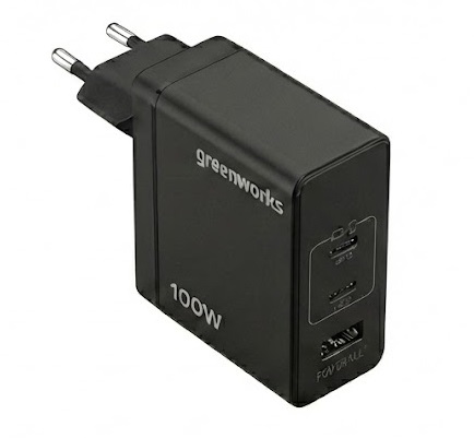 מטען USB-C Greenworks AP100EB 100W עם 3 כניסות טעינה וכבל קלוע - פתרון טעינה מקצועי למכשירים מתקדמים
