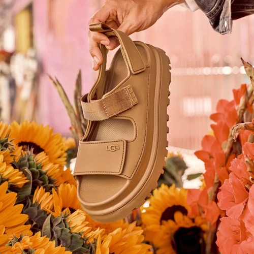 סנדל UGG גולדנגלואו חום מידות 36-40 לנשים