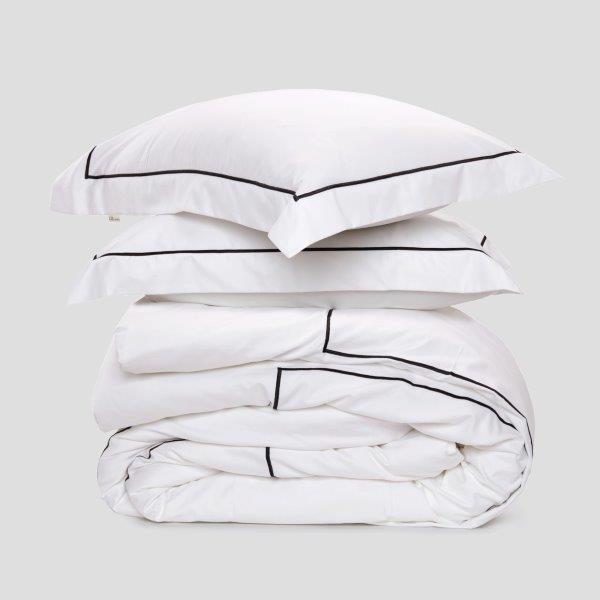 סט סאטן 500 עם מסגרת רקומה בשחור Luxury White