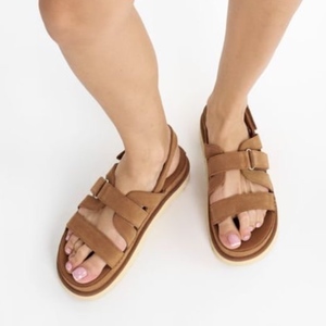 סנדל UGG גולדנסטאר גלאם חום מידות 36-41 לנשים