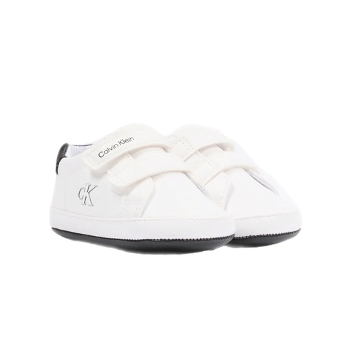 נעל טרום הליכה CALVIN KLEIN מידות 17-19 לילדים בגוון לבן עם סקוצ'ים