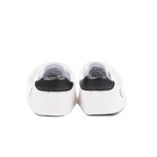 נעל טרום הליכה CALVIN KLEIN מידות 17-19 לילדים בגוון לבן עם סקוצ'ים