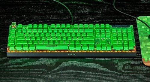 מקלדת גיימינג מכנית חוטית Razer Blackwidow V4 X Minecraft Edition
