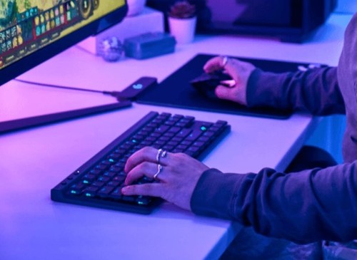 מקלדת גיימינג מכנית אלחוטית Logitech G515 TKL LightSpeed RGB