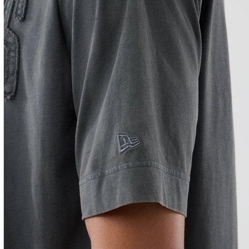 חולצה NEW ERA מידות S-XL לגברים בגוון פחם