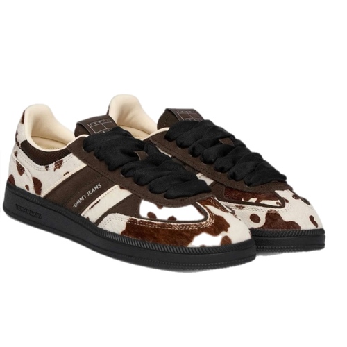 נעל TOMMY JEANS מידות 36-40 לנשים בדוגמת פרה